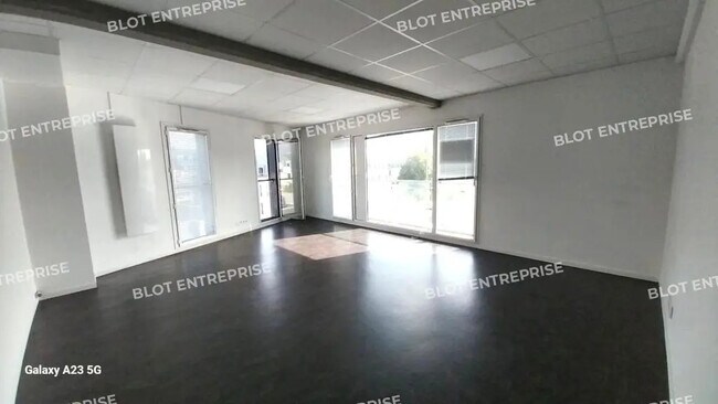 Plus de détails pour Bureau à vendre