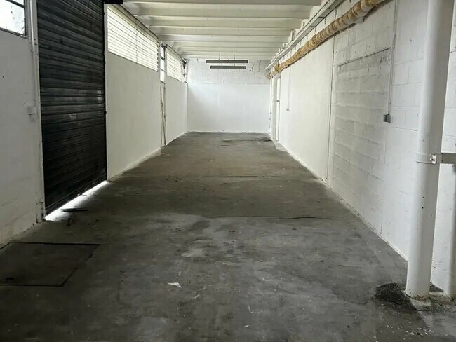 Plus de détails pour Local d'activités à louer