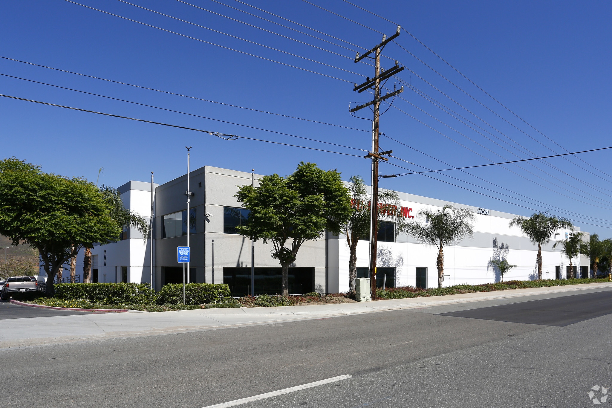 22520 Temescal Canyon Rd, Corona, CA à louer Photo de l’immeuble– Image 1 sur 6