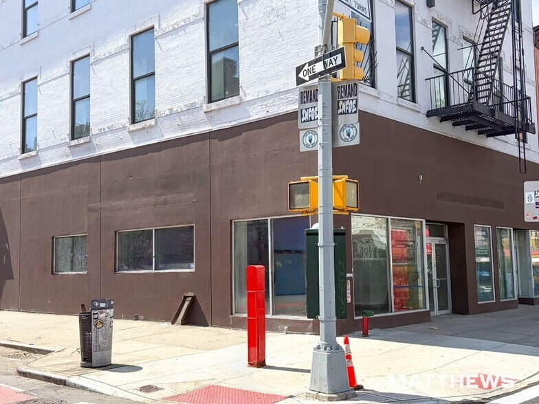 305-307 Grand St, New York, NY à louer - Photo de l’immeuble – Image 1 sur 3