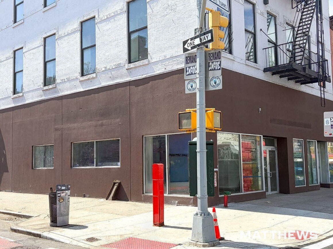 305-307 Grand St, New York, NY à louer Photo de l’immeuble– Image 1 sur 4