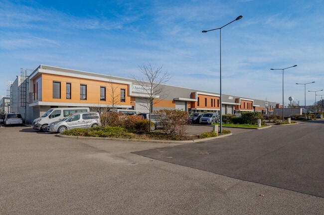 Plus de détails pour 165 Avenue Henri Schneider, Meyzieu - Local d'activités à louer