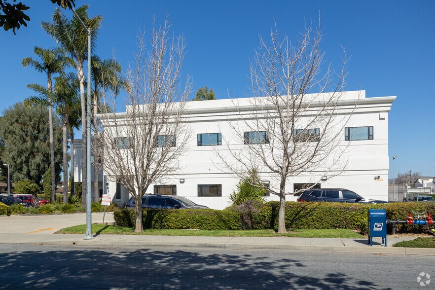 821 E Chapel St, Santa Maria, CA à vendre - Photo de l’immeuble – Image 3 sur 3