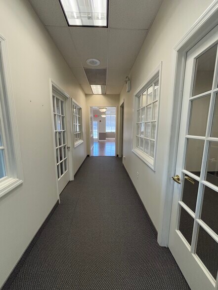 2313 Mount Holly Rd, Burlington, NJ à louer - Photo de l’immeuble – Image 3 sur 6