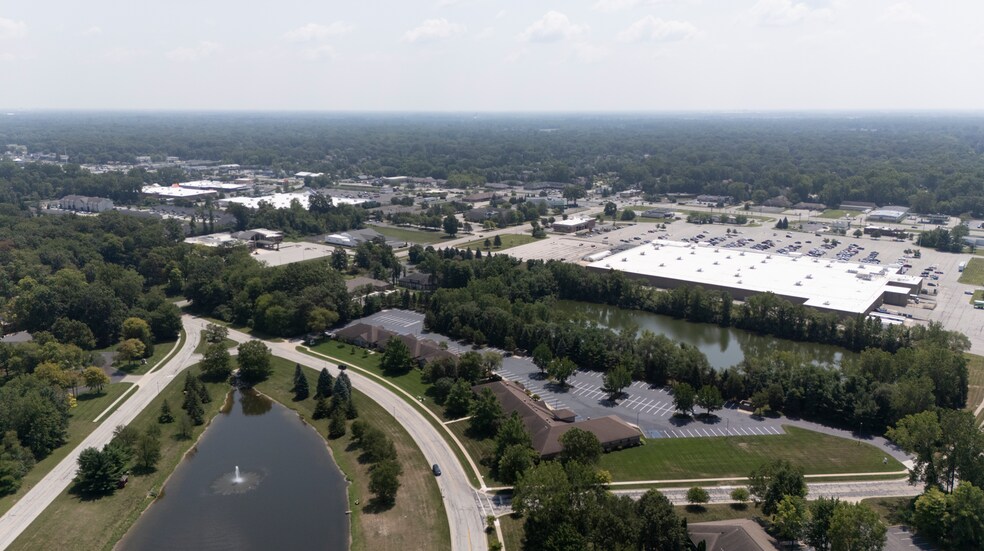 7311 Crossleigh Ct, Toledo, OH à vendre - Photo de l’immeuble – Image 2 sur 12