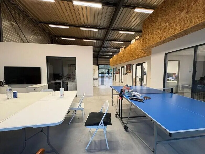 Local d’activités dans Ennevelin à louer - Photo intérieure – Image 2 sur 5