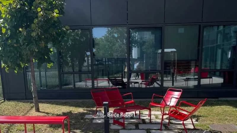 Local d’activités dans Villeurbanne à louer - Photo de l’immeuble – Image 3 sur 18