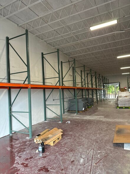 4128 NW 10th Ave, Oakland Park, FL à louer - Photo de l’immeuble – Image 3 sur 11