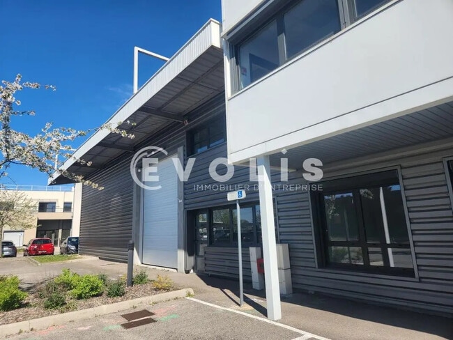 Plus de détails pour 151 B Route De Grenoble, Saint-Priest - Bureau, Local d'activités à louer