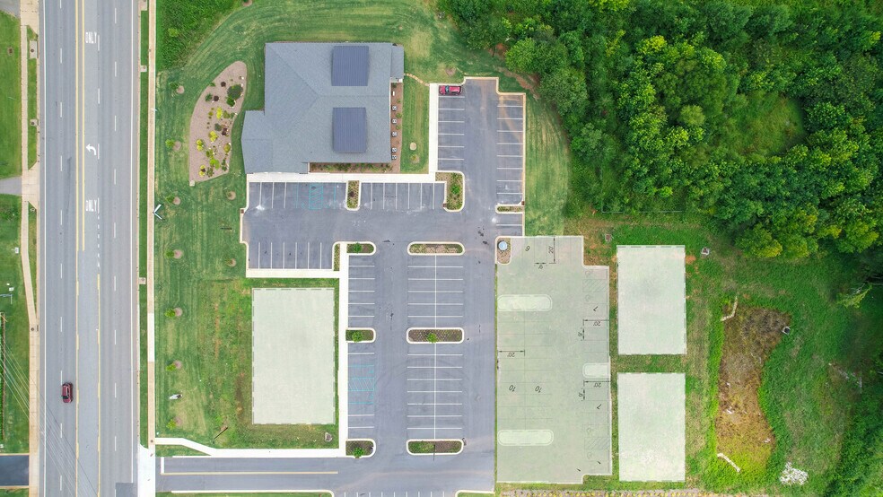 5049 Highway 9, Inman, SC à louer - Photo de l’immeuble – Image 2 sur 3
