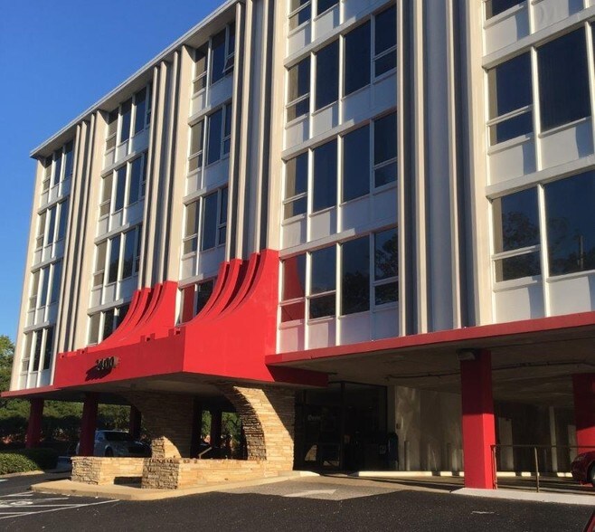 2400 Poplar Ave, Memphis, TN à louer - Photo de l’immeuble – Image 1 sur 11