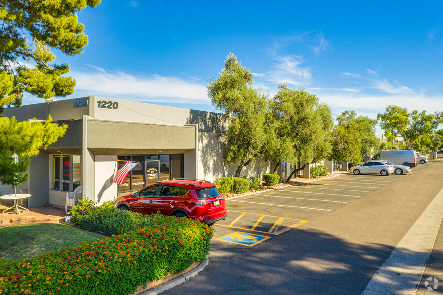 1220 W Alameda Dr, Tempe, AZ à louer - Photo de l’immeuble – Image 1 sur 7