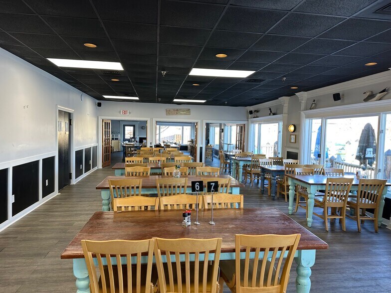 14442 Solomons Island Rd, Solomons, MD à louer - Photo de l’immeuble – Image 3 sur 17