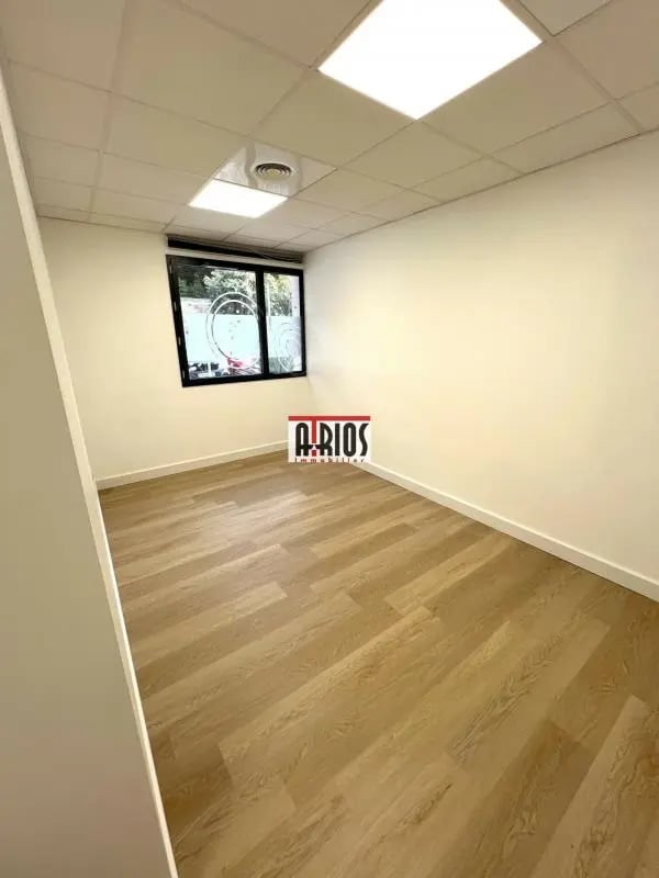 Bureau dans Le Pradet à louer Photo de l’immeuble– Image 1 sur 10