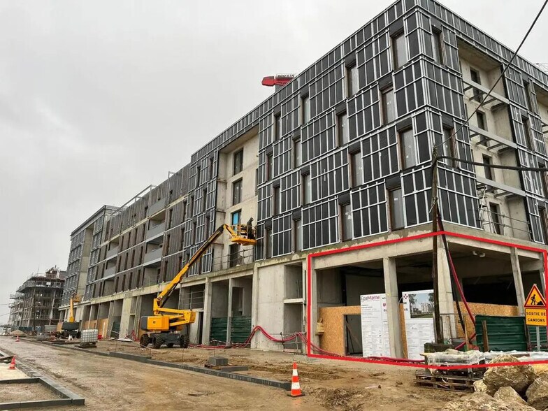 Local commercial dans Bussy-Saint-Georges à louer - Photo de la construction – Image 1 sur 4