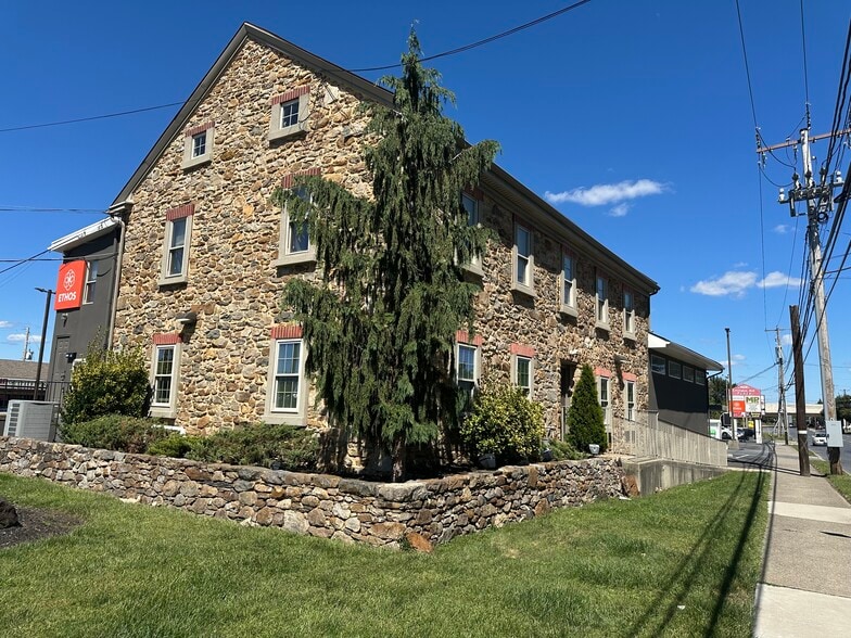 2733 W Emmaus Ave, Allentown, PA à louer - Photo de l’immeuble – Image 3 sur 3