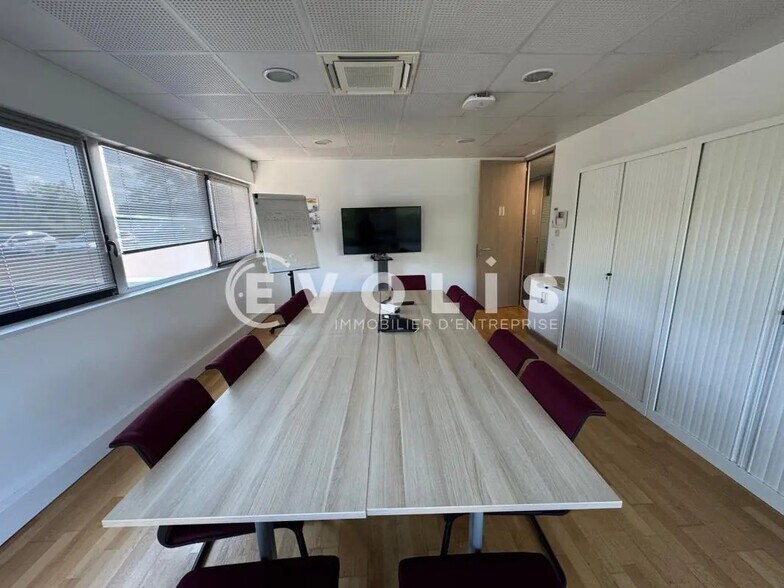 Bureau dans Boves à louer - Photo de l’immeuble – Image 1 sur 3