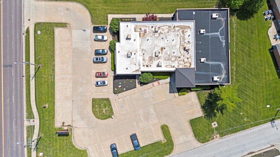 705 Baptiste Dr, Paola, KS à vendre - Photo de l’immeuble – Image 2 sur 52
