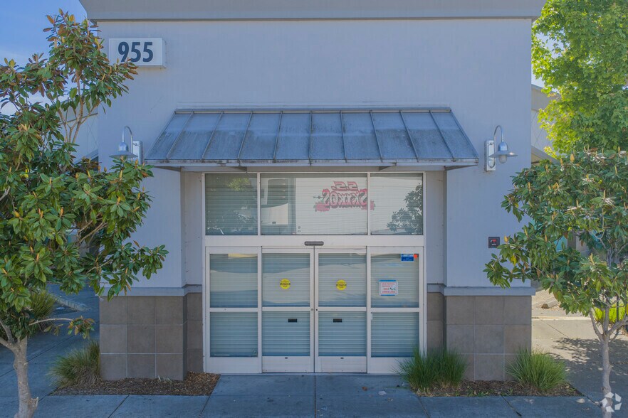 937-955 Stony Point Rd, Santa Rosa, CA à louer - Photo de l’immeuble – Image 2 sur 6