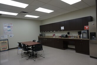 230-39 International Airport Ctr Blvd, Springfield Gardens, NY à louer Photo de l’immeuble– Image 2 sur 3