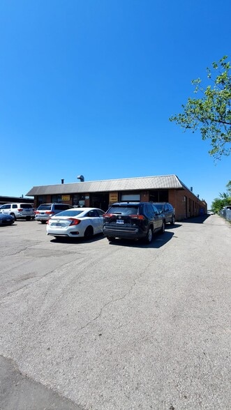 122 Manville Rd, Toronto, ON à vendre - Photo de l’immeuble – Image 2 sur 27