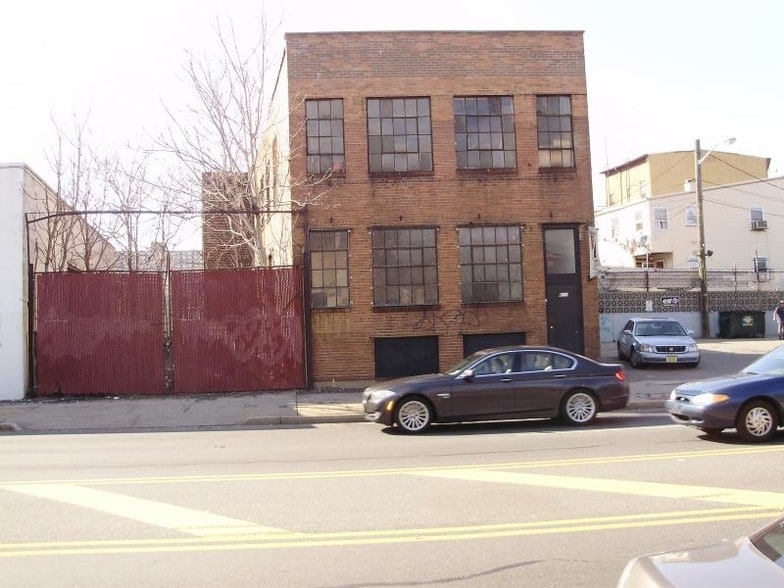 609-611 McCarter Hwy, Newark, NJ à vendre - Photo principale – Image 1 sur 4