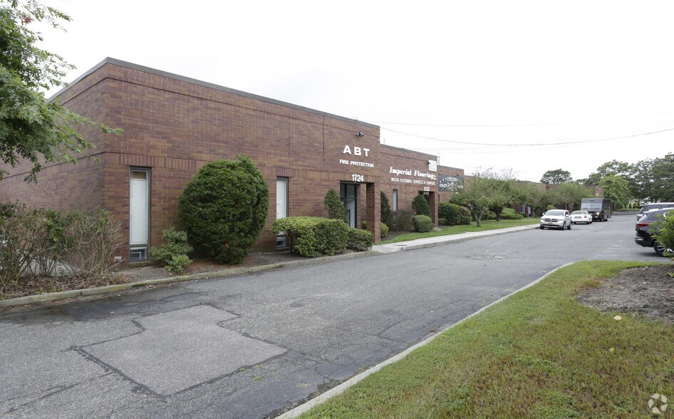 1708-1728 Church St, Holbrook, NY à vendre - Photo principale – Image 2 sur 12