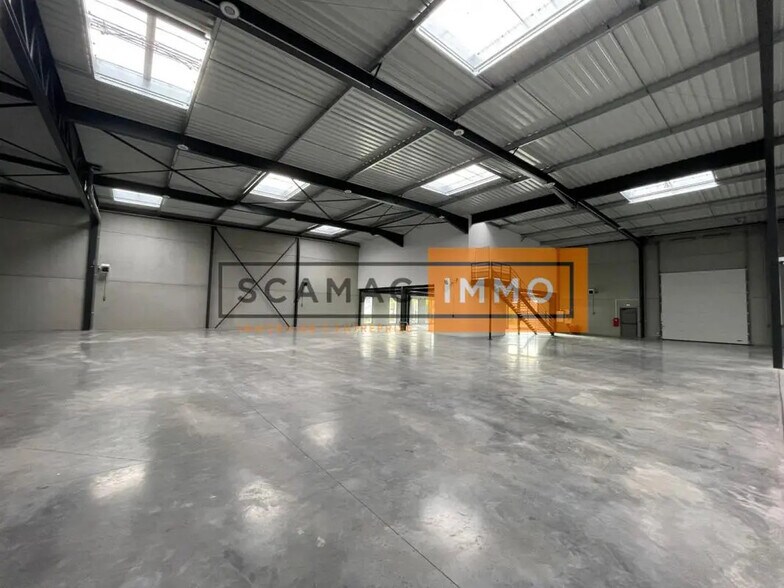 Local d’activités dans Seclin à louer - Photo de l’immeuble – Image 1 sur 9