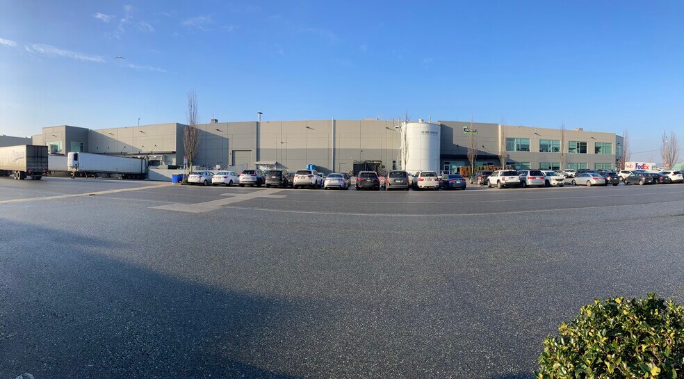 12753 Vulcan Way, Richmond, BC à louer - Photo de l’immeuble – Image 3 sur 8