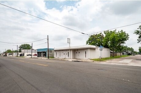 220 E Texas Ave, Baytown, TX à vendre - Photo de l’immeuble – Image 2 sur 12