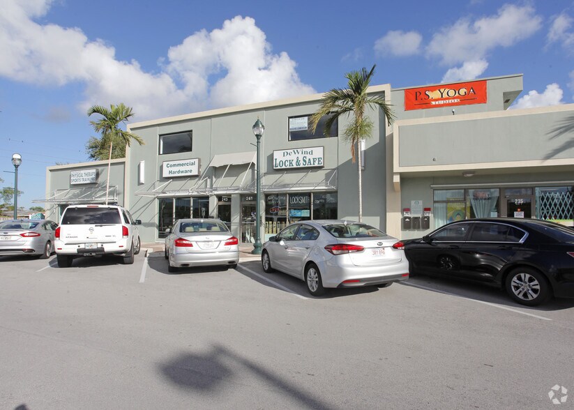 61 NW 44th St, Fort Lauderdale, FL à louer - Photo de l’immeuble – Image 3 sur 12