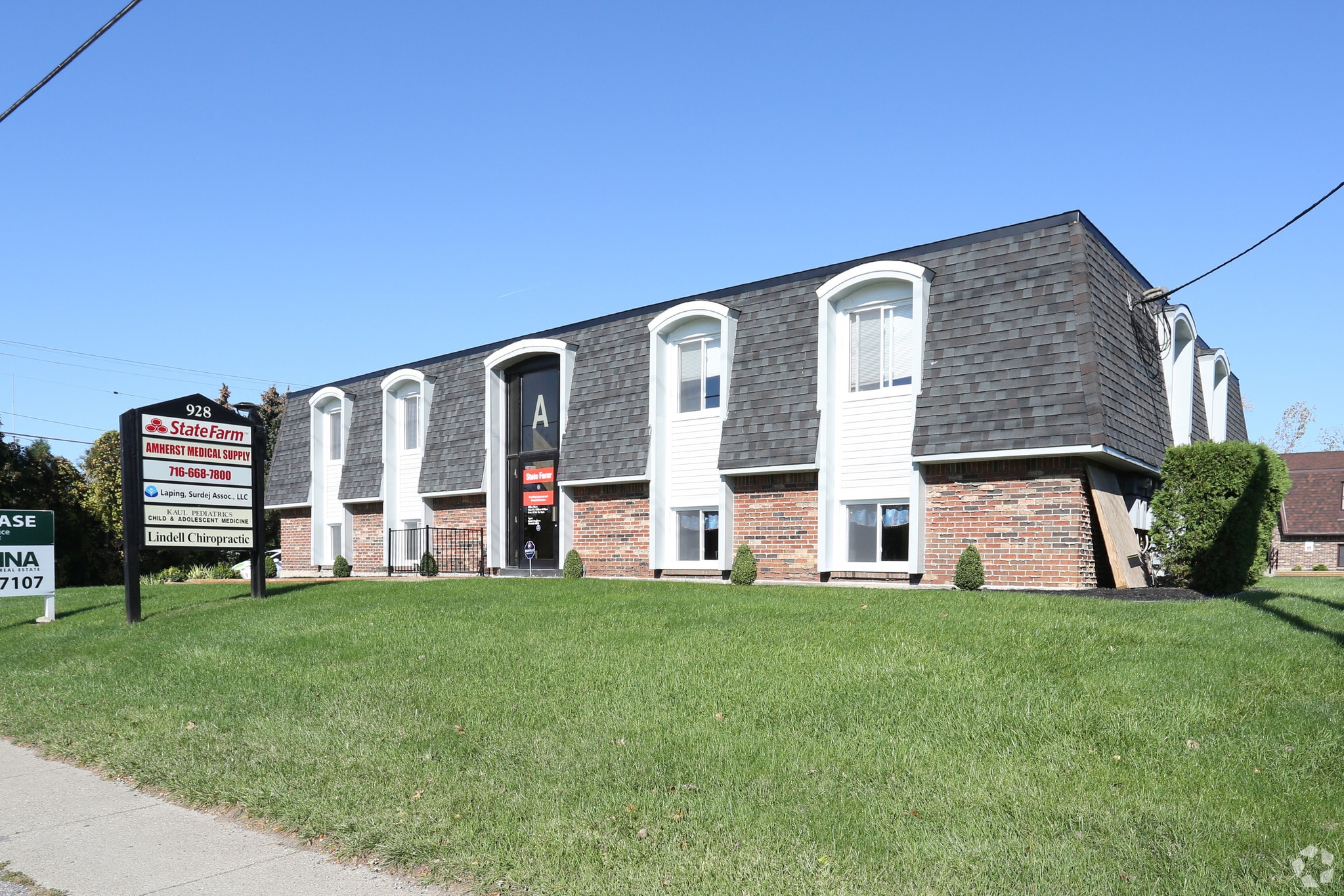 928 French Rd, Cheektowaga, NY à louer Photo principale– Image 1 sur 4
