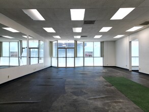 501 W 17th St, Santa Ana, CA à louer Photo de l’immeuble– Image 1 sur 9
