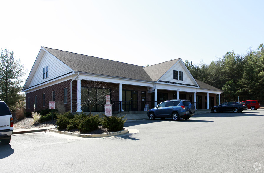 4820 Southpoint Dr, Fredericksburg, VA à louer - Photo de l’immeuble – Image 2 sur 4