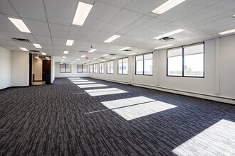 5920 & 5940 Macleod Trl SW, Calgary, AB à louer Photo de l’immeuble– Image 1 sur 7