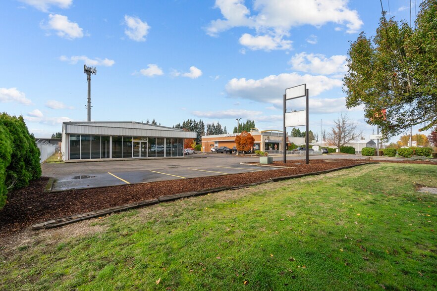 999 N 1st St, Silverton, OR à vendre - Photo de l’immeuble – Image 3 sur 26