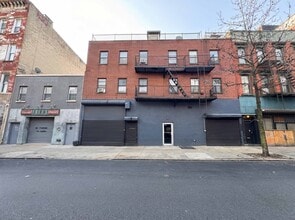 346 Grand St, Brooklyn, NY à louer Photo de l’immeuble– Image 1 sur 5
