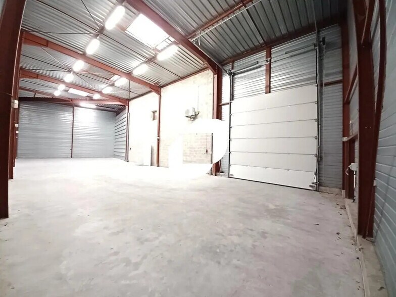 Local d’activités dans Chelles à louer - Photo intérieure – Image 2 sur 9