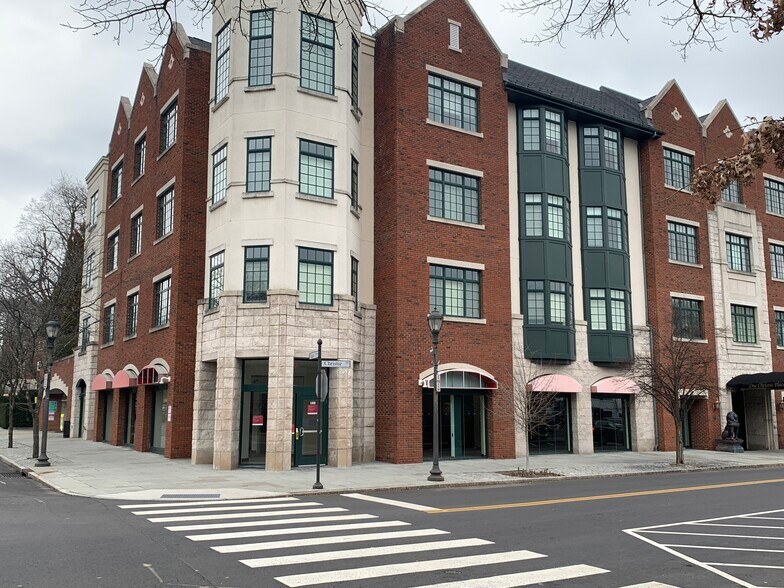 1-100 Christie Pl, Scarsdale, NY à louer - Photo de l’immeuble – Image 2 sur 3