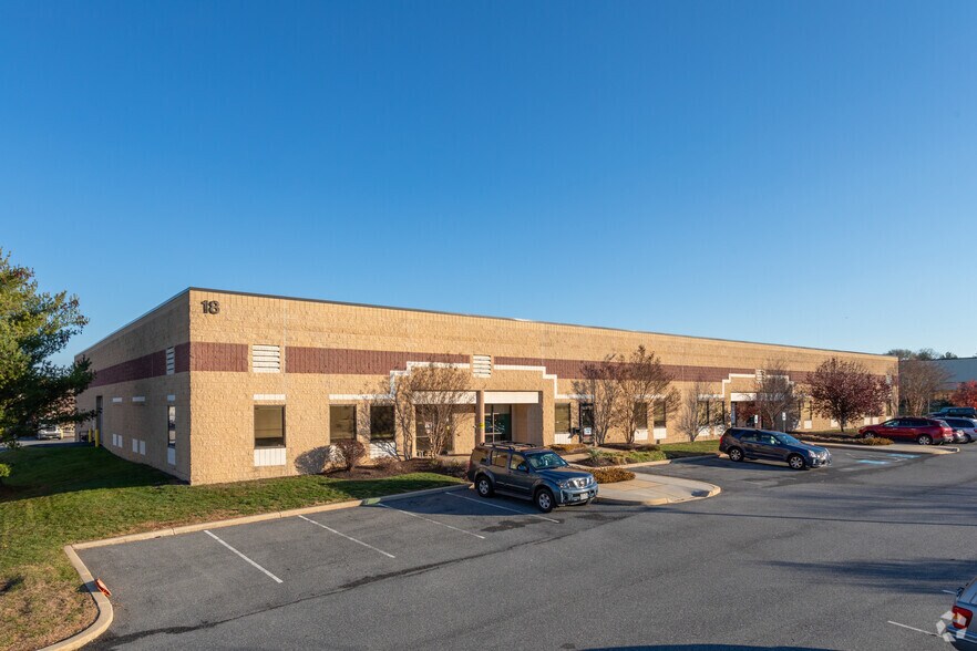 18 Boulden Cir, New Castle, DE à louer - Photo principale – Image 1 sur 4
