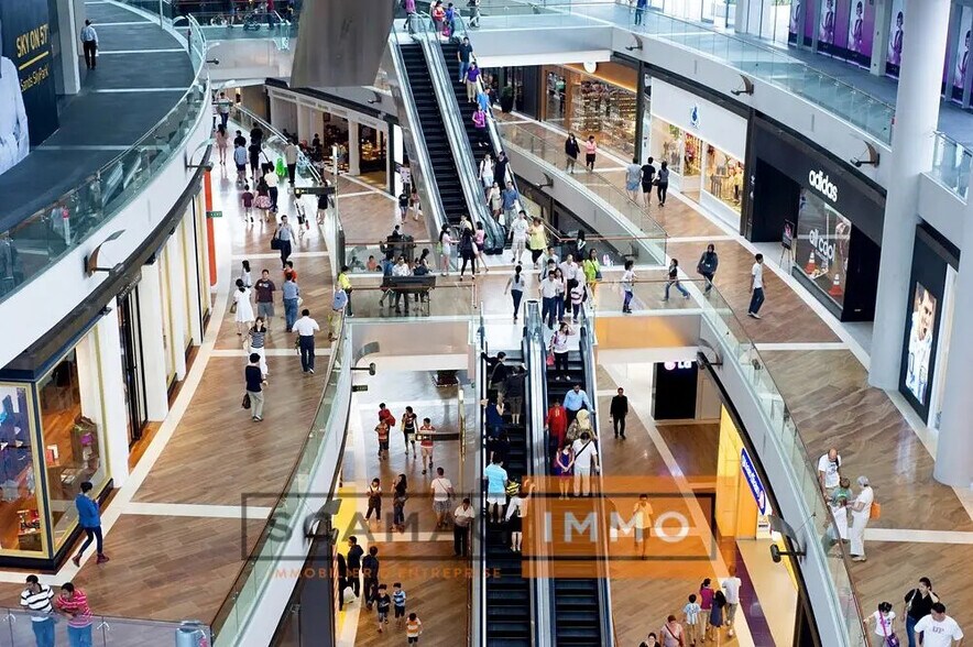 Local commercial dans Avignon à louer - Photo de l’immeuble – Image 3 sur 4