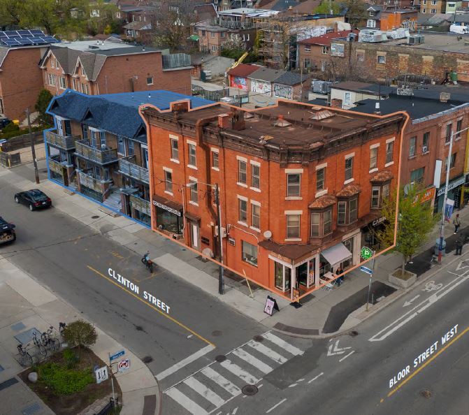 688-690 Bloor St West portefeuille de 3 biens à vendre sur LoopNet.fr Photo de l’immeuble– Image 1 sur 2