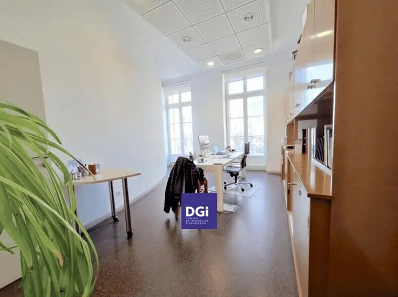 Bureau dans Nîmes à vendre - Photo intérieure – Image 3 sur 8