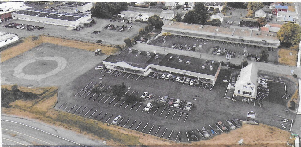 1646-1660-1666 Litchfield Turnpike portefeuille de 3 biens à vendre sur LoopNet.fr - Photo de l’immeuble – Image 3 sur 4
