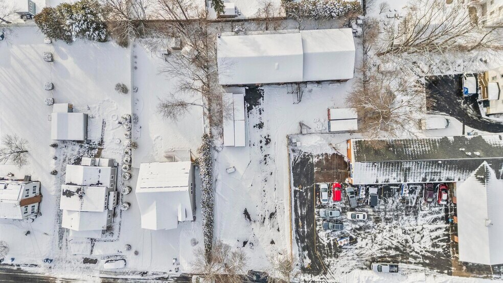 62 Newton Ave, Plainville, CT à louer - Photo de l’immeuble – Image 3 sur 21