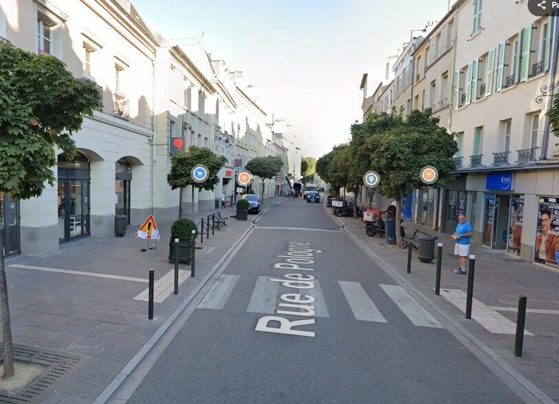 Local commercial dans Saint-Germain-en-Laye à louer - Photo de l’immeuble – Image 2 sur 3