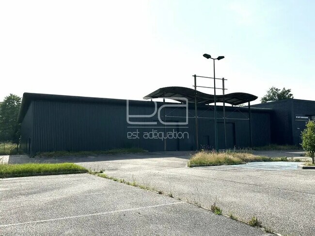 Plus de détails pour Local d’activités à vendre