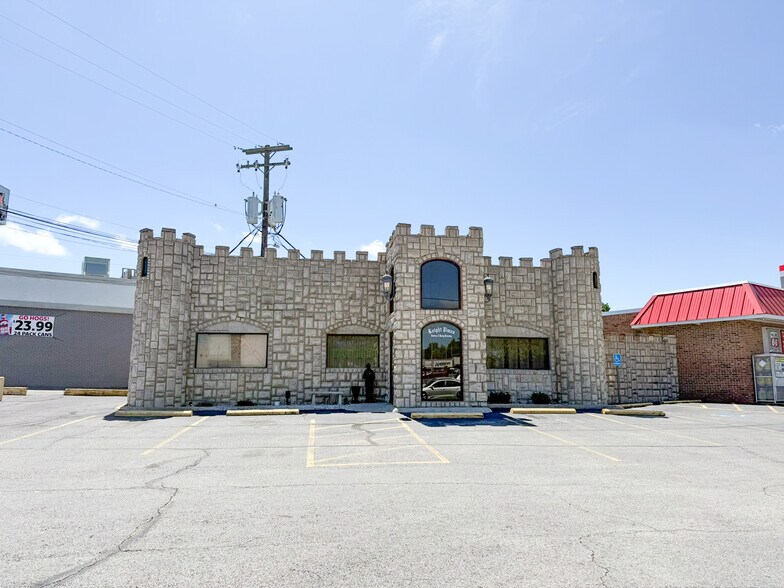 3014 N College Ave, Fayetteville, AR à vendre - Photo de l’immeuble – Image 3 sur 13