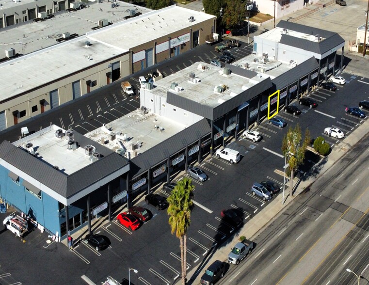 8901-8941 De Soto Ave, Canoga Park, CA à louer - Photo de l’immeuble – Image 2 sur 10