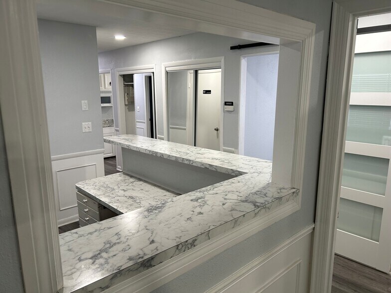 213 Kingsway Rd, Brandon, FL à louer - Photo intérieure – Image 3 sur 12